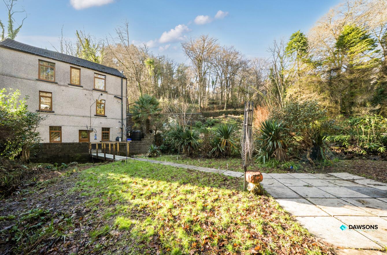 Cwmbach Road, Llanelli, SA15 4PN